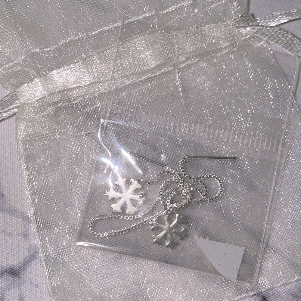 Snowflake Dangle Drop Threader Earrings - Picture 4 of 4